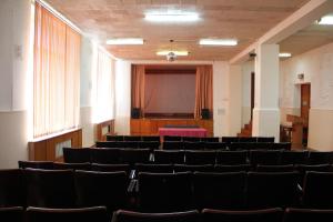 a lecture hall with chairs and a screen at Essentukskaya Klinika Sanatorium in Essentuki
