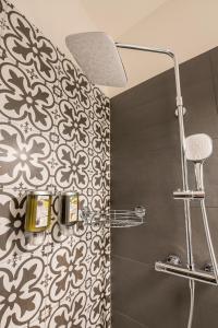 Koupelna v ubytování Letna Garden Suites + 37 fotografií