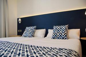 Broncemar Beach Suites客房内的一张或多张床位