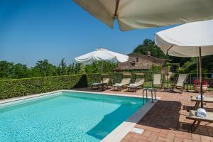 Bazén v ubytování Hotel & SPA L'Antico Forziere nebo v jeho okolí
