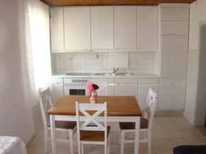 Kuchyňa alebo kuchynka v ubytovaní Stone house Zgogo
