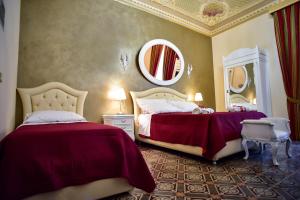 A bed or beds in a room at Palazzo degli Affreschi
