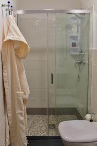 A bathroom at Palazzo degli Affreschi Még 37 kép