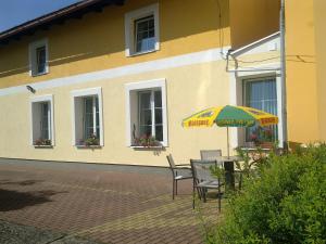 Imagen de la galería de Hotel Hradec, en Mlázovice