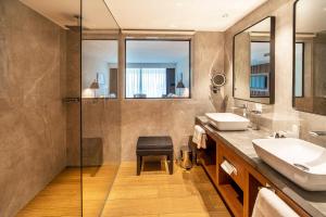Koupelna v ubytování Luxury Hotel Riva