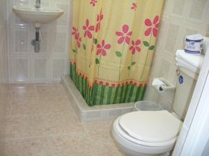 A bathroom at Hotel Casa Sarita