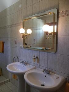 Ett badrum på Villas Alexandros Petrino