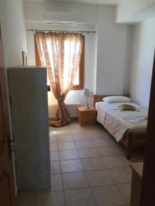 Postel nebo postele na pokoji v ubytování Villas Alexandros Petrino