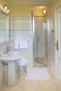 a bathroom with a sink and a shower at Resort Santangelo & SPA in Pimonte
