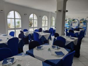 Reštaurácia alebo iné gastronomické zariadenie v ubytovaní Hotel Caraibisiaco sul mare