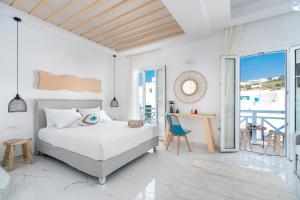 Voodi või voodid majutusasutuse Central Suites Mykonos toas