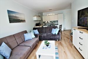 Televízia a/alebo spoločenská miestnosť v ubytovaní Bliżej Morza Luxury Apartments