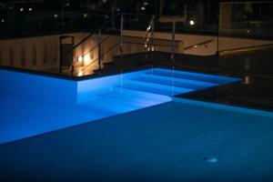 A piscina localizada em The George Hotel Mykonos ou nos arredores