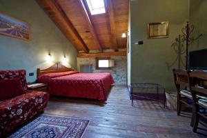TV a/nebo společenská místnost v ubytování La Maison Des Vignerons Chambres D'Hotes B&B