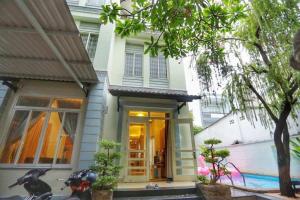 a house with a dog on the front door at Sea Villa - 22 Bà Triệu in Vung Tau