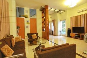 a living room with a couch and a glass table at Sea Villa - 22 Bà Triệu in Vung Tau