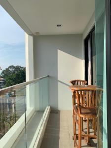 Un balcón o terraza en De Amber Pattaya by ME