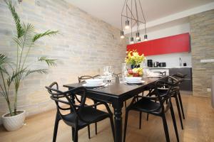 A kitchen or kitchenette at Tallinn City Apartments - Old Town