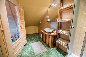 Koupelna v ubytování Apartment with Sauna pr' Geči