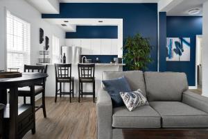 a living room with a couch and a kitchen at Vine Village Apartments in Niagara on the Lake