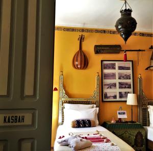 Uma cama ou camas num quarto em Dar Sultan