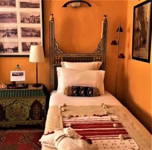 Uma cama ou camas num quarto em Dar Sultan