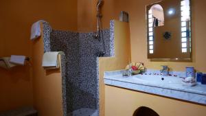Uma casa de banho em Dar Sultan