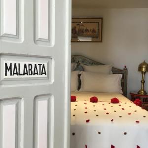 Uma cama ou camas num quarto em Dar Sultan