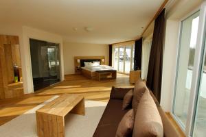 Postel nebo postele na pokoji v ubytování Hotel Dirsch Wellness & Spa Resort