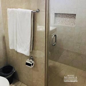 a bathroom with a shower with a glass door at Hotel Marina Topolobampo in Topolobampo