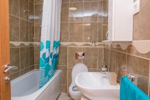 Ένα μπάνιο στο Blue sea apartment +49 φωτογραφίες