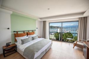 A bed or beds in a room at La Farine Rooms