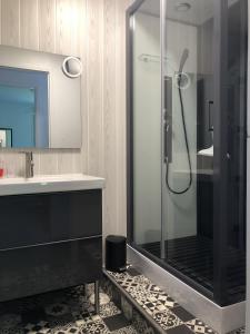 a bathroom with a glass shower and a sink at Angel Services - LA MAISON DE LA PLAGE in Sévrier