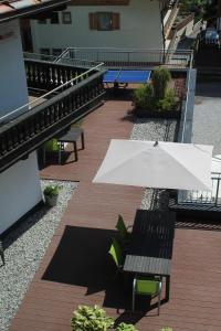 Patio lub wspólna przestrzeń na świeżym powietrzu w obiekcie Villa Augustine In Hinterglemm Zentrum