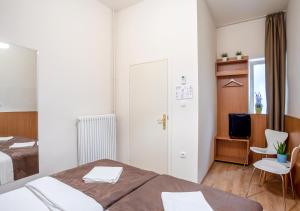 Letto o letti in una camera di Booking En Suite