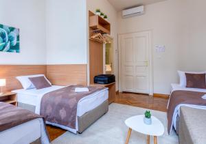 Letto o letti in una camera di Booking En Suite