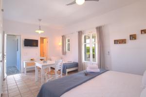 Posteľ alebo postele v izbe v ubytovaní Golden Sand Paros