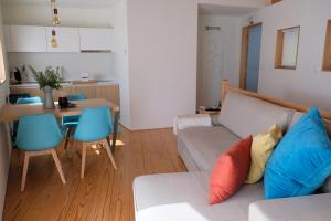 a living room with a couch and a table at Casa Sulfato in Campo do Gerês