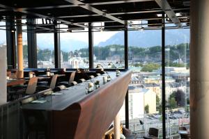 Restauracja lub miejsce do jedzenia w obiekcie arte Hotel Salzburg
