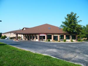 a large building with a road in front of it at Amerihost Inn & Suites - Mexico in Mexico