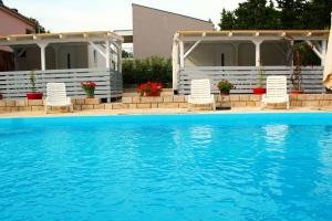 Gallery image of BUNGALOW VICE with pool in Pakoštane