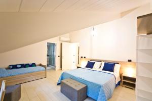 Borgo12 tesisinde bir odada yatak veya yataklar