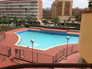 a large swimming pool in the middle of a city at Estudio Loft in La Pineda +12 photos