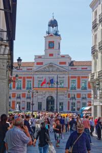 Goście zatrzymujący się w obiekcie Arenal Suites Puerta del Sol