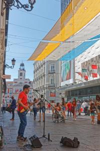 Goście zatrzymujący się w obiekcie Arenal Suites Puerta del Sol