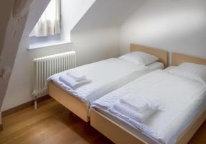 Postel nebo postele na pokoji v ubytování Château de Bossey