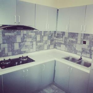 Kuchyň nebo kuchyňský kout v ubytování RESIDENCE L'ESCALE équipements moderne