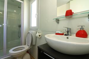 Fotografie z fotogalerie ubytování MOBIL HOMES MALUFI 266 v destinaci Jezera