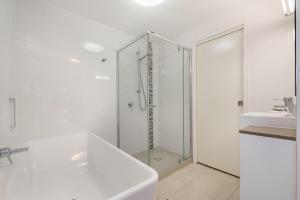 Vannituba majutusasutuses Mirra Chana Beachfront Apartments Mooloolaba