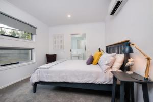 a bedroom with a bed and a window at Albury Yalandra Apartment 1 in Albury